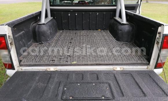 Nunua Ilio tumika Nissan Hardbody Nyeupe Gari ndani ya Beitbridge nchini Matabeleland Kusini Nunua Ilio tumika Nissan Hardbody Nyeupe Gari ndani ya Beitbridge nchini Matabeleland Kusini