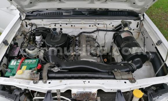 Nunua Ilio tumika Nissan Hardbody Nyeupe Gari ndani ya Beitbridge nchini Matabeleland Kusini Nunua Ilio tumika Nissan Hardbody Nyeupe Gari ndani ya Beitbridge nchini Matabeleland Kusini