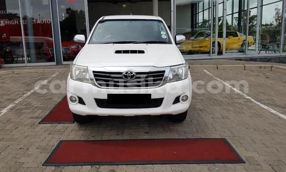 Nunua Ilio tumika Toyota Hilux Nyeupe Gari ndani ya Beitbridge nchini Matabeleland Kusini