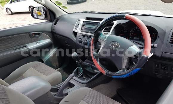 Acheter Occasion Voiture Toyota Hilux Blanc à Beitbridge, Matabeleland South Acheter Occasion Voiture Toyota Hilux Blanc à Beitbridge, Matabeleland South