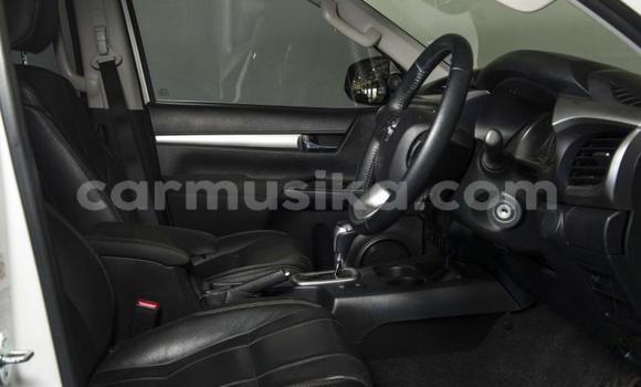 Nunua Ilio tumika Toyota Hilux Nyeupe Gari ndani ya Beitbridge nchini Matabeleland Kusini Nunua Ilio tumika Toyota Hilux Nyeupe Gari ndani ya Beitbridge nchini Matabeleland Kusini