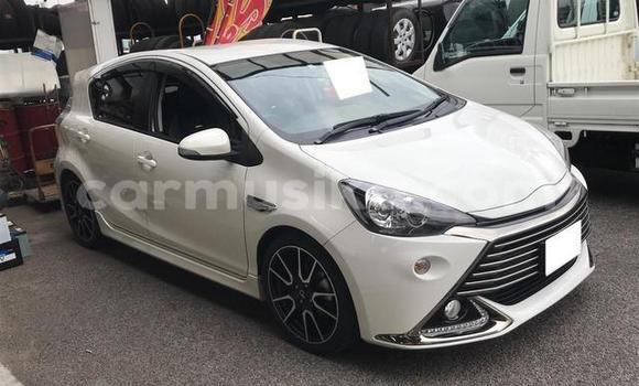 Buy Used Toyota Aqua White Car in Beitbridge in Matabeleland South