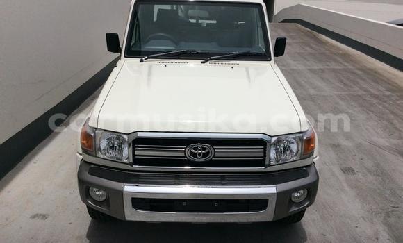 Buy Used Toyota Land Cruiser White Car in Beitbridge in Matabeleland South Buy Used Toyota Land Cruiser White Car in Beitbridge in Matabeleland South