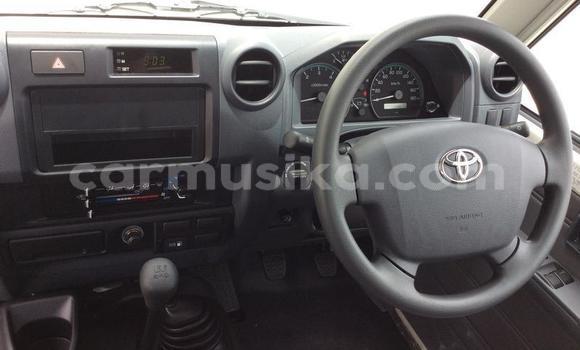Buy Used Toyota Land Cruiser White Car in Beitbridge in Matabeleland South Buy Used Toyota Land Cruiser White Car in Beitbridge in Matabeleland South