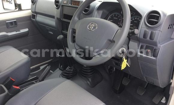 Buy Used Toyota Land Cruiser White Car in Beitbridge in Matabeleland South Buy Used Toyota Land Cruiser White Car in Beitbridge in Matabeleland South