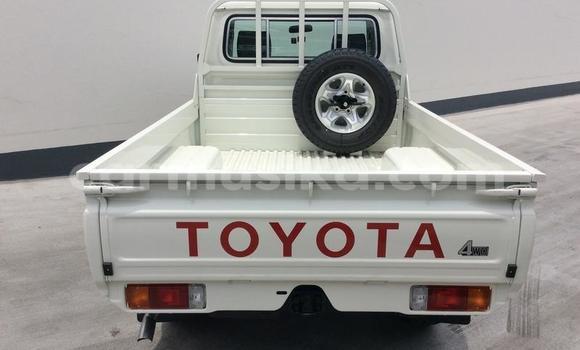 Buy Used Toyota Land Cruiser White Car in Beitbridge in Matabeleland South Buy Used Toyota Land Cruiser White Car in Beitbridge in Matabeleland South