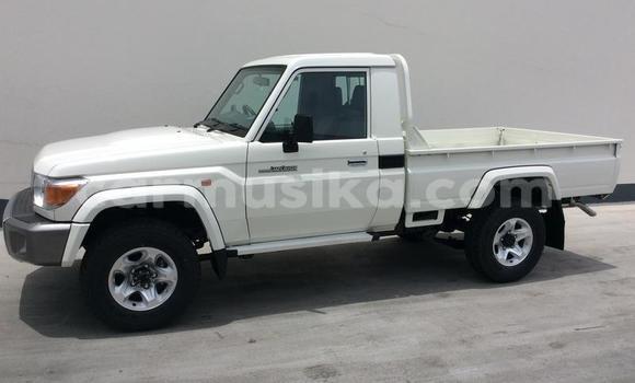 Buy Used Toyota Land Cruiser White Car in Beitbridge in Matabeleland South Buy Used Toyota Land Cruiser White Car in Beitbridge in Matabeleland South