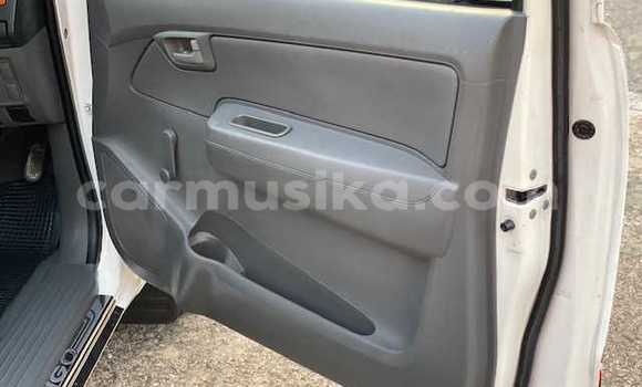 Buy Used Toyota Hiluxe Revo White Car in Beitbridge in Matabeleland South Buy Used Toyota Hiluxe Revo White Car in Beitbridge in Matabeleland South