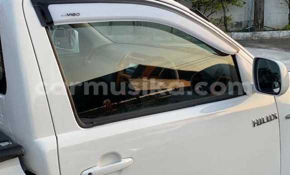 Buy Used Toyota Hiluxe Revo White Car in Beitbridge in Matabeleland South Buy Used Toyota Hiluxe Revo White Car in Beitbridge in Matabeleland South