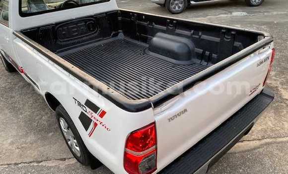 Buy Used Toyota Hiluxe Revo White Car in Beitbridge in Matabeleland South Buy Used Toyota Hiluxe Revo White Car in Beitbridge in Matabeleland South