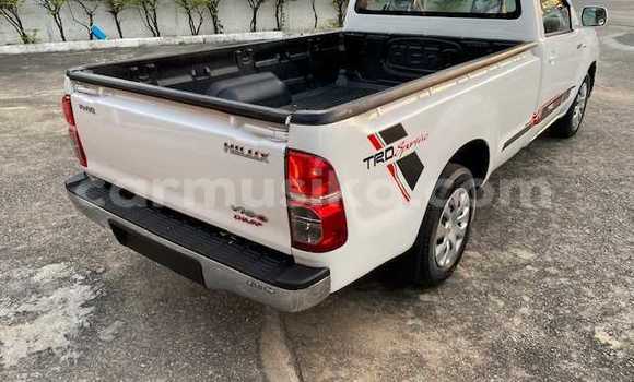 Buy Used Toyota Hiluxe Revo White Car in Beitbridge in Matabeleland South Buy Used Toyota Hiluxe Revo White Car in Beitbridge in Matabeleland South