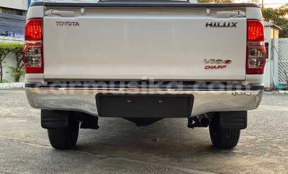 Buy Used Toyota Hiluxe Revo White Car in Beitbridge in Matabeleland South Buy Used Toyota Hiluxe Revo White Car in Beitbridge in Matabeleland South