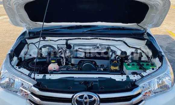 Buy Used Toyota Hiluxe Revo White Car in Beitbridge in Matabeleland South Buy Used Toyota Hiluxe Revo White Car in Beitbridge in Matabeleland South