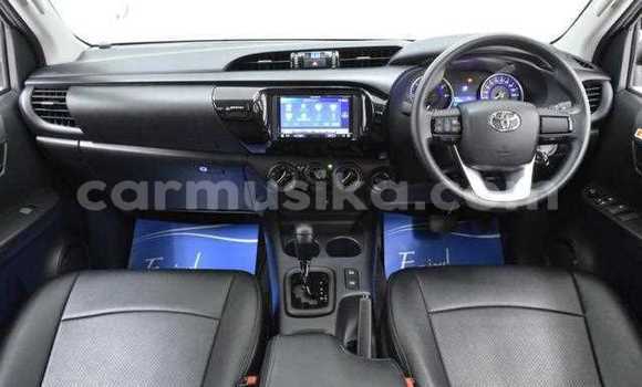 Buy Used Toyota Hilux White Car in Beitbridge in Matabeleland South Buy Used Toyota Hilux White Car in Beitbridge in Matabeleland South