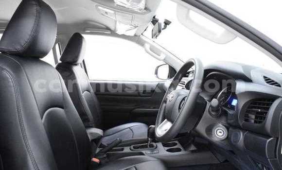 Buy Used Toyota Hilux White Car in Beitbridge in Matabeleland South Buy Used Toyota Hilux White Car in Beitbridge in Matabeleland South