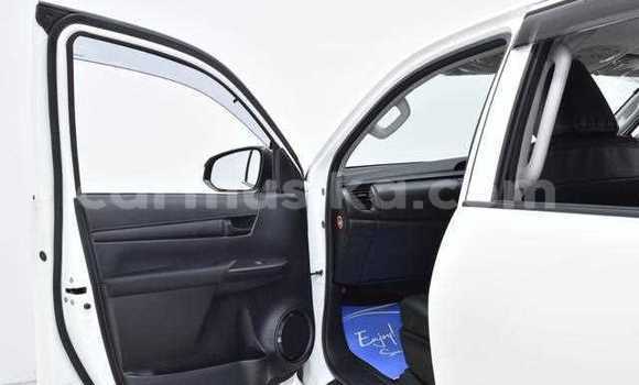 Buy Used Toyota Hilux White Car in Beitbridge in Matabeleland South Buy Used Toyota Hilux White Car in Beitbridge in Matabeleland South