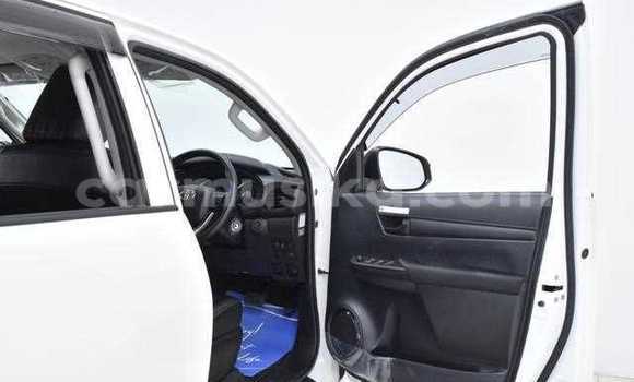 Buy Used Toyota Hilux White Car in Beitbridge in Matabeleland South Buy Used Toyota Hilux White Car in Beitbridge in Matabeleland South