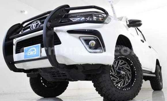 Buy Used Toyota Hilux White Car in Beitbridge in Matabeleland South Buy Used Toyota Hilux White Car in Beitbridge in Matabeleland South