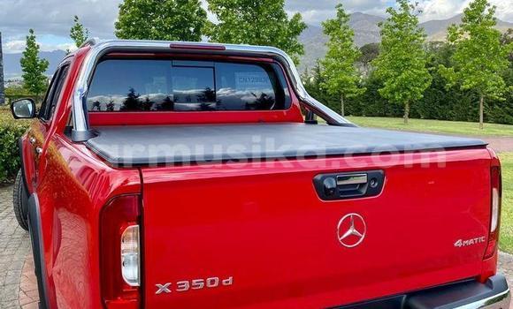 Tenga Tsaru Mercedes‒Benz X-klasse Concept Tsvuku Mota in Beitbridge in Matabeleland South Tenga Tsaru Mercedes‒Benz X-klasse Concept Tsvuku Mota in Beitbridge in Matabeleland South