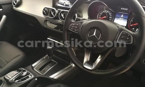 Tenga Tsaru Mercedes‒Benz X-klasse Concept Tsvuku Mota in Beitbridge in Matabeleland South Tenga Tsaru Mercedes‒Benz X-klasse Concept Tsvuku Mota in Beitbridge in Matabeleland South