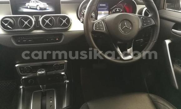 Tenga Tsaru Mercedes‒Benz X-klasse Concept Tsvuku Mota in Beitbridge in Matabeleland South Tenga Tsaru Mercedes‒Benz X-klasse Concept Tsvuku Mota in Beitbridge in Matabeleland South