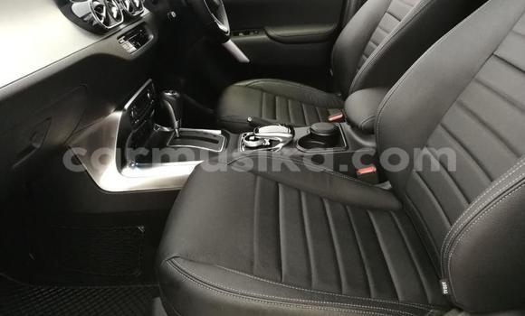 Tenga Tsaru Mercedes‒Benz X-klasse Concept Tsvuku Mota in Beitbridge in Matabeleland South Tenga Tsaru Mercedes‒Benz X-klasse Concept Tsvuku Mota in Beitbridge in Matabeleland South