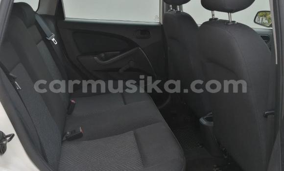 Nunua Ilio tumika Ford Fiesta Nyeupe Gari ndani ya Beitbridge nchini Matabeleland Kusini Nunua Ilio tumika Ford Fiesta Nyeupe Gari ndani ya Beitbridge nchini Matabeleland Kusini