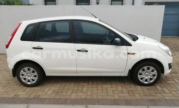 Nunua Ilio tumika Ford Fiesta Nyeupe Gari ndani ya Beitbridge nchini Matabeleland Kusini Nunua Ilio tumika Ford Fiesta Nyeupe Gari ndani ya Beitbridge nchini Matabeleland Kusini