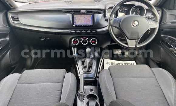 Nunua Ilio tumika Alfa Romeo Giulietta Nyekundu Gari ndani ya Beitbridge nchini Matabeleland Kusini Nunua Ilio tumika Alfa Romeo Giulietta Nyekundu Gari ndani ya Beitbridge nchini Matabeleland Kusini