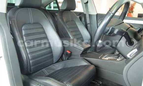 Nunua Ilio tumika Volkswagen Passat CC Nyeupe Gari ndani ya Beitbridge nchini Matabeleland Kusini Nunua Ilio tumika Volkswagen Passat CC Nyeupe Gari ndani ya Beitbridge nchini Matabeleland Kusini