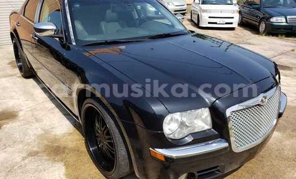 Nunua Ilio tumika Chrysler 300C Nyeusi Gari ndani ya Beitbridge nchini Matabeleland Kusini