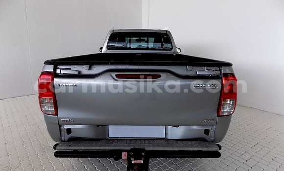 Nunua Ilio tumika Toyota Hilux Fedha Gari ndani ya Beitbridge nchini Matabeleland Kusini Nunua Ilio tumika Toyota Hilux Fedha Gari ndani ya Beitbridge nchini Matabeleland Kusini