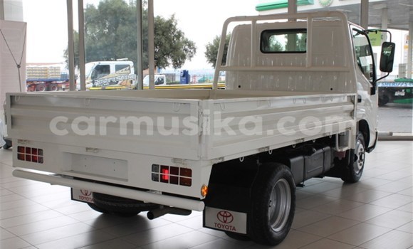 Acheter Occasion Utilitaire Toyota Dyna Blanc à Beitbridge, Matabeleland South Acheter Occasion Utilitaire Toyota Dyna Blanc à Beitbridge, Matabeleland South