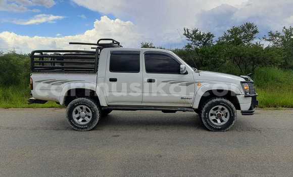 Buy Used Toyota Hilux White Car in Masvingo in Masvingo