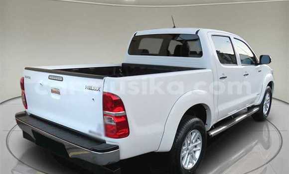 Tenga Tsaru Toyota Hilux Chena Mota in Beitbridge in Matabeleland South Tenga Tsaru Toyota Hilux Chena Mota in Beitbridge in Matabeleland South