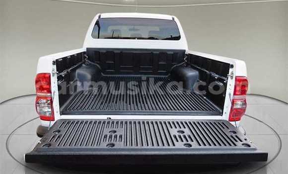 Tenga Tsaru Toyota Hilux Chena Mota in Beitbridge in Matabeleland South Tenga Tsaru Toyota Hilux Chena Mota in Beitbridge in Matabeleland South