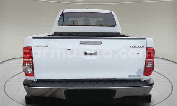 Tenga Tsaru Toyota Hilux Chena Mota in Beitbridge in Matabeleland South Tenga Tsaru Toyota Hilux Chena Mota in Beitbridge in Matabeleland South