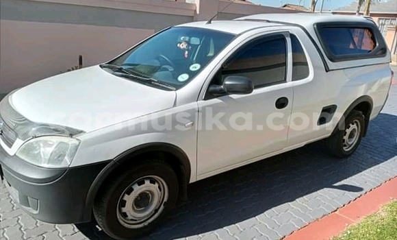 Tenga Tsaru Ford B-MAX Chena Mota in Bulawayo in Bulawayo