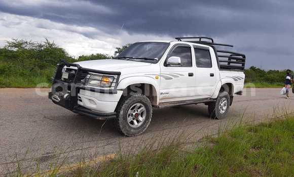 Buy Used Toyota Hilux White Car in Masvingo in Masvingo