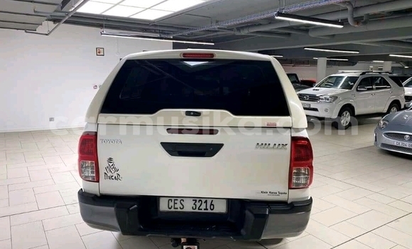Buy Used Toyota Hilux White Car in Beitbridge in Matabeleland South Buy Used Toyota Hilux White Car in Beitbridge in Matabeleland South