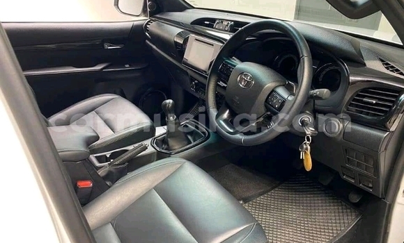 Buy Used Toyota Hilux White Car in Beitbridge in Matabeleland South Buy Used Toyota Hilux White Car in Beitbridge in Matabeleland South