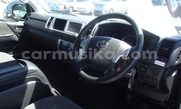 Nunua Ilio tumika Toyota Hiace Beige Gari ndani ya Beitbridge nchini Matabeleland Kusini Nunua Ilio tumika Toyota Hiace Beige Gari ndani ya Beitbridge nchini Matabeleland Kusini