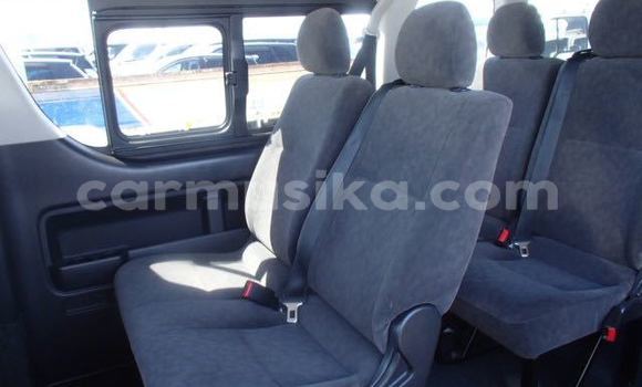 Nunua Ilio tumika Toyota Hiace Beige Gari ndani ya Beitbridge nchini Matabeleland Kusini Nunua Ilio tumika Toyota Hiace Beige Gari ndani ya Beitbridge nchini Matabeleland Kusini