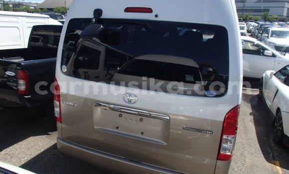 Nunua Ilio tumika Toyota Hiace Beige Gari ndani ya Beitbridge nchini Matabeleland Kusini Nunua Ilio tumika Toyota Hiace Beige Gari ndani ya Beitbridge nchini Matabeleland Kusini
