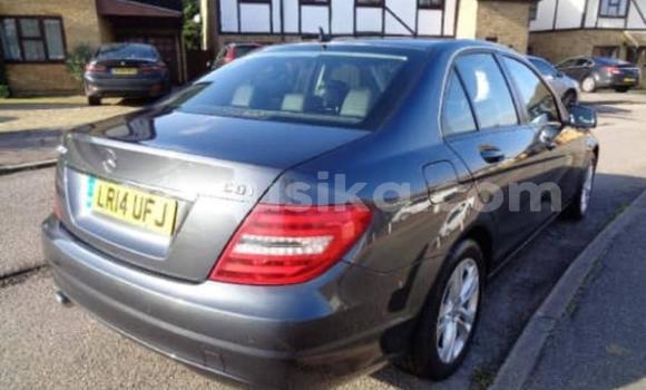 Nunua Ilio tumika Mercedes-Benz C-Classe Nyeusi Gari ndani ya Harare nchini Harare Nunua Ilio tumika Mercedes-Benz C-Classe Nyeusi Gari ndani ya Harare nchini Harare