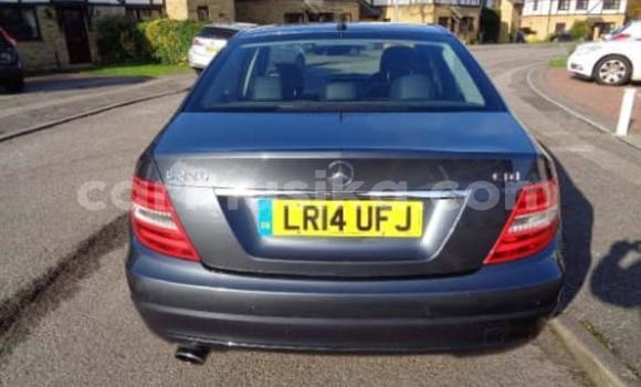 Nunua Ilio tumika Mercedes-Benz C-Classe Nyeusi Gari ndani ya Harare nchini Harare Nunua Ilio tumika Mercedes-Benz C-Classe Nyeusi Gari ndani ya Harare nchini Harare