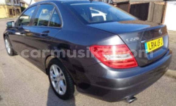 Nunua Ilio tumika Mercedes-Benz C-Classe Nyeusi Gari ndani ya Harare nchini Harare Nunua Ilio tumika Mercedes-Benz C-Classe Nyeusi Gari ndani ya Harare nchini Harare