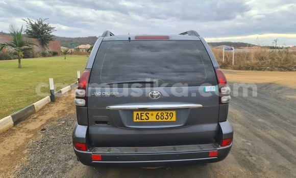 Nunua Ilio tumika Toyota Land Cruiser Prado Bluu Gari ndani ya Harare nchini Harare Nunua Ilio tumika Toyota Land Cruiser Prado Bluu Gari ndani ya Harare nchini Harare
