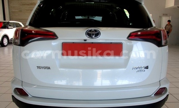 Acheter Occasion Voiture Toyota RAV4 Blanc à Beitbridge, Matabeleland South Acheter Occasion Voiture Toyota RAV4 Blanc à Beitbridge, Matabeleland South