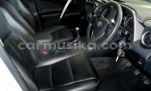 Acheter Occasion Voiture Toyota RAV4 Blanc à Beitbridge, Matabeleland South Acheter Occasion Voiture Toyota RAV4 Blanc à Beitbridge, Matabeleland South